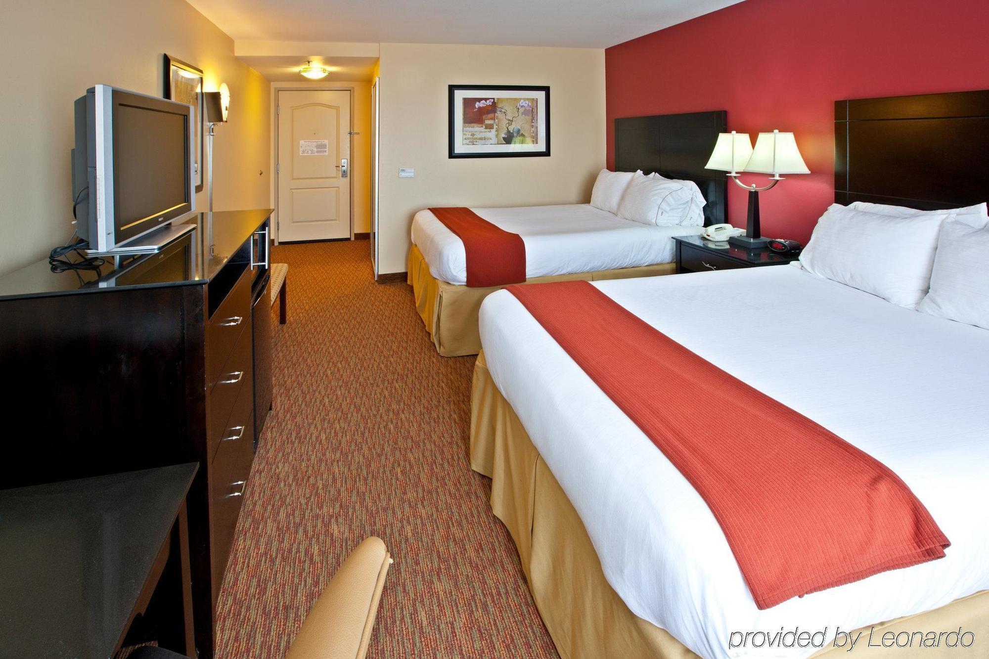Holiday Inn Express & Suites Schererville By Ihg Номер фото